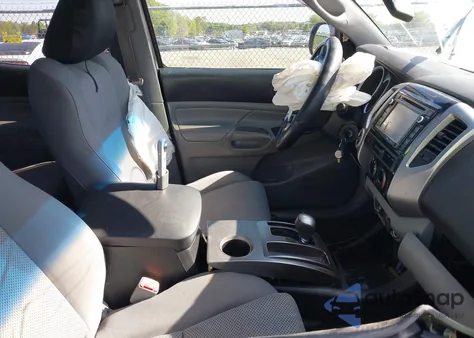 2015 Toyota Tacoma Base V6 z USA, uszkodzony, nr VIN 3TMLU4EN1FM185873